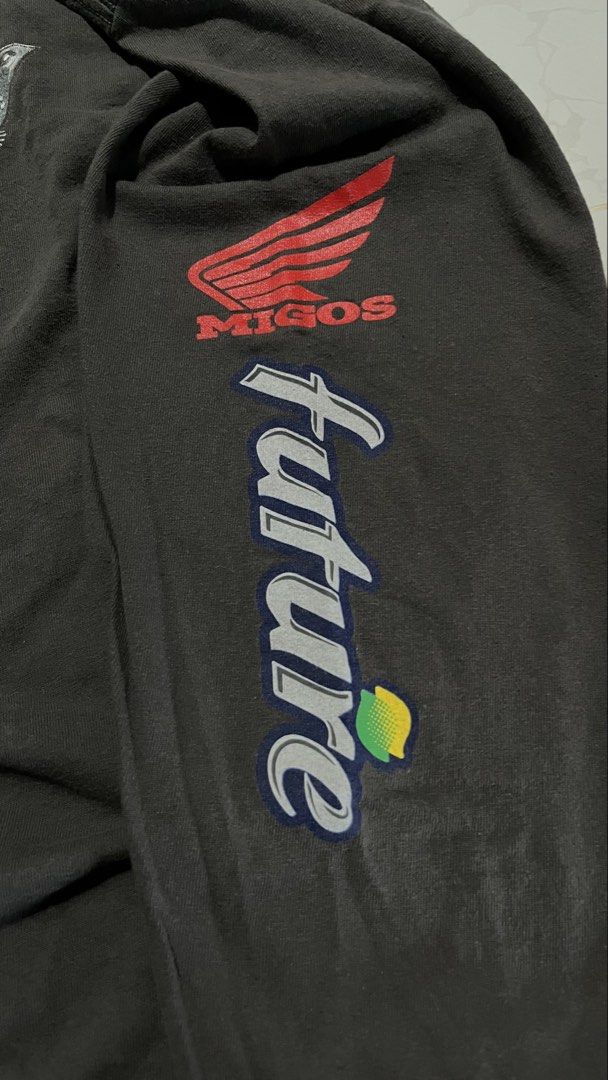Rolling Loud 2017 Long Sleeve T-Shirt (Category: Tshirts & Polo Shirts ) located in Pantukan. Submitted by san_fierro23 (Listing ID 1461697522, Image 3). Description: - Rolling Loud 2017 Long Sleeve Tee - Features graphics from Lil Uzi Vert, 21 Savage, Playboi Carti, and more - Includes brand logos: Honda, PlayStation, Gucci Mane - Material: 100% Cotton - Designed by Joe Perez Studio - Size: X-Large.