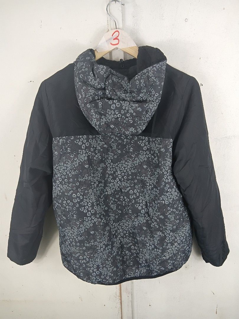 Roxy Reversible Jacket (Category: Coats, Jackets and Outerwear) located in Kota Bharu. Submitted by mhishop (Listing ID 1461581383, Image 3). Description: pit 23 inci labuh 26 inci condition cantik pos dfod.