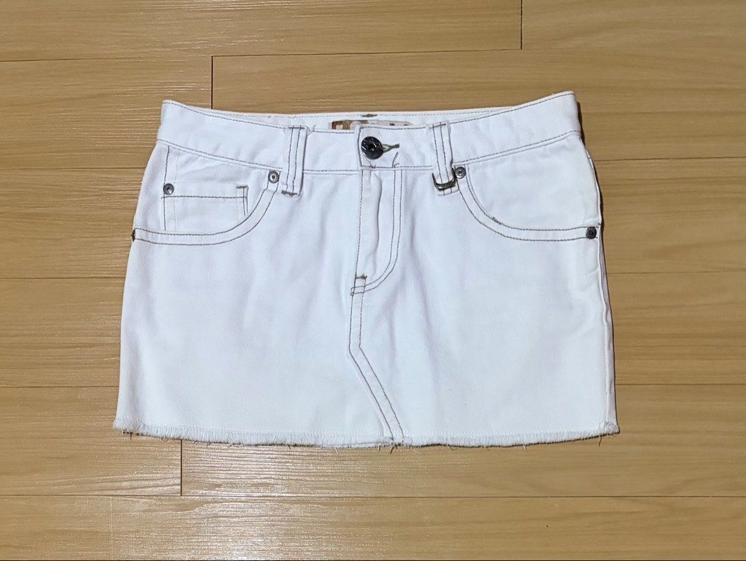 Roxy White Denim Mini Skirt Small (Category: Skirts) located in Quezon City. Submitted by garagesale2026 (Listing ID 1461795281, Image 1). Description: - Preloved - In good condition - Low-waist; Raw hem; Embroidered back pockets - Waist: 30"; Length: 11".