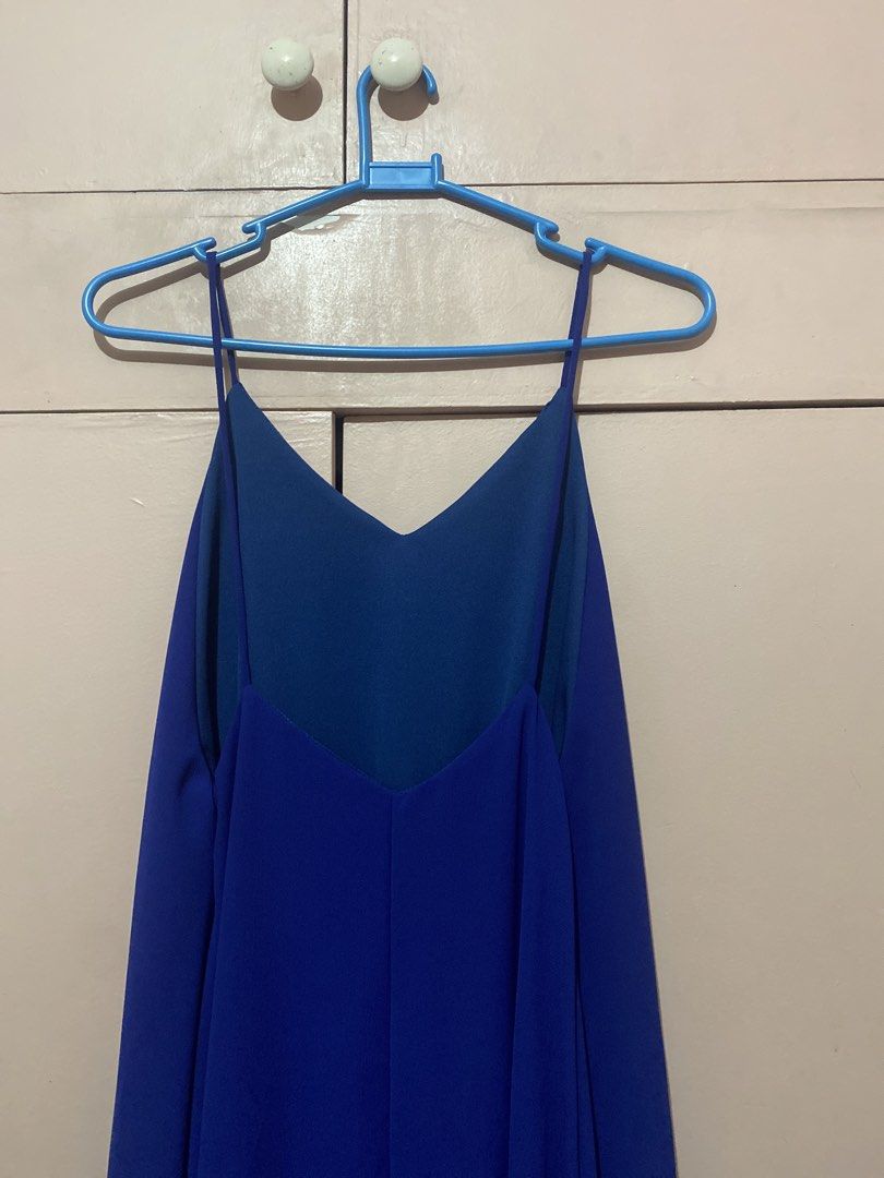 Royal Blue Spaghetti Strap Maxi Dress (Category: Dresses) located in Manila. Submitted by angelaay143 (Listing ID 1461774176, Image 2). Description: - Flowy royal blue maxi dress - Never used - V-neckline with spaghetti straps - Drapes beautifully - Simple and chic design - Fits most sizes (freesize) - With lining -Needs laundry stored too long at the cabinet.