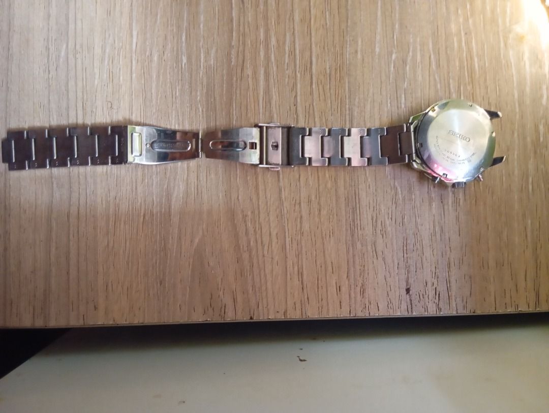 RUSH (Category: Men's Watches) located in Caloocan City. Submitted by jherry420 (Listing ID 1461725664, Image 3). Description: Selling my authentic Seiko Solar Chronograph Alarm Men's .and I can give a freebies who wants to by my staff ,to thanks him , (FREE -GUESS WATCH ( BROKE FOR COLLECTORS AND NEED SOME PARTS .) "Need funds urgently for medical porposes,to send to my mother in Hospital for buying other needs she still in hospital right now . 