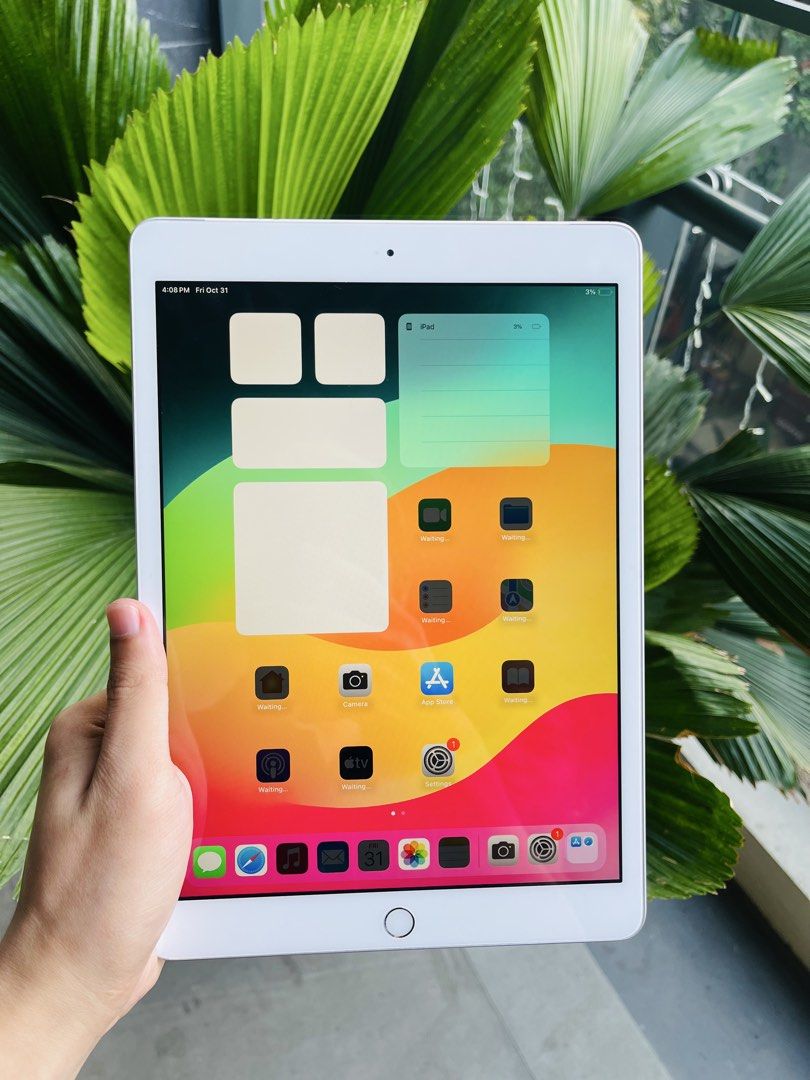 RUSH!! iPad 7th Gen 128gb Wifi+Cellular (Category: iPad) located in Manila. Submitted by hossingadgets (Listing ID 1461685569, Image 3). Description: For Sale Only, iPad 7th Gen 128gb Wifi+Cellular ✅Very Good Condition ✅Touch ID, Truetone Working ✅Good Battery Health ✅No Sim Restriction ✅Updated to iOS 18.7.1 ✅With free Rotating Case, Screen Protector, Stylus Pencil and Charger Pm if interested, Slightly Negotiable.