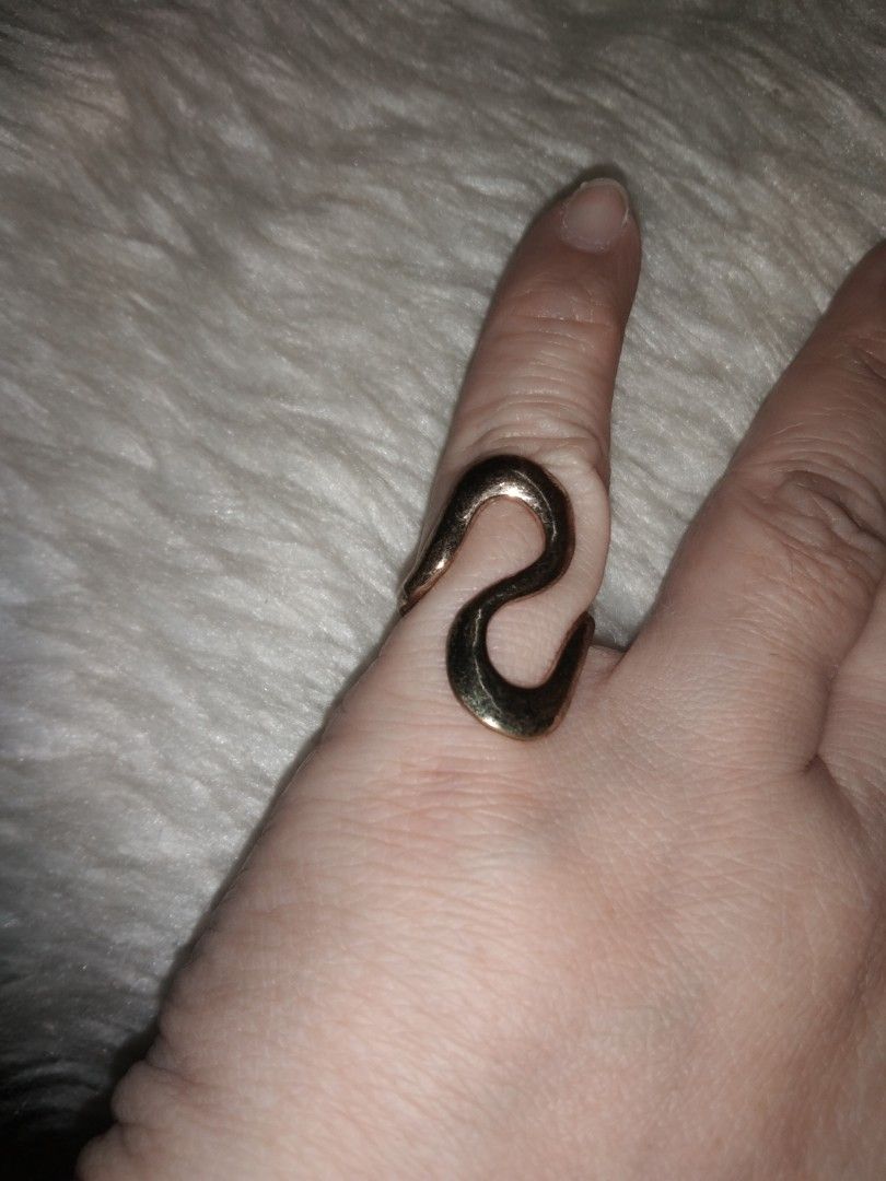 S style ring size 7 (Category: Rings) located in Quezon City. Submitted by eidorableshop (Listing ID 1461576101, Image 2). Description: .