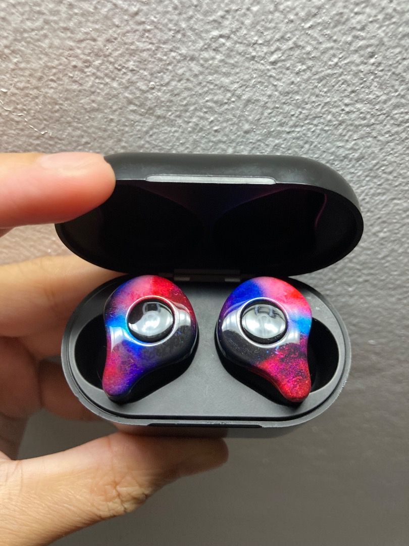 Sabbat X12 Pro (Category: Earphones) located in Manila. Submitted by ehemcoughnut (Listing ID 1461724850, Image 1). Description: Product Information: with minor scratches and defects no issues on functionality - pairs well with IOS and android devices - great sound - even low volume of music blocks most of background noise due to the shape of the earbuds - button on each earbud is functional for play/pause and skipping tracks - long battery life 