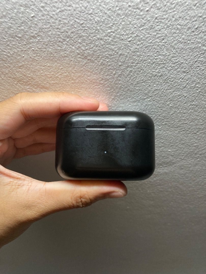 Sabbat X12 Pro (Category: Earphones) located in Manila. Submitted by ehemcoughnut (Listing ID 1461724850, Image 2). Description: Product Information: with minor scratches and defects no issues on functionality - pairs well with IOS and android devices - great sound - even low volume of music blocks most of background noise due to the shape of the earbuds - button on each earbud is functional for play/pause and skipping tracks - long battery life 