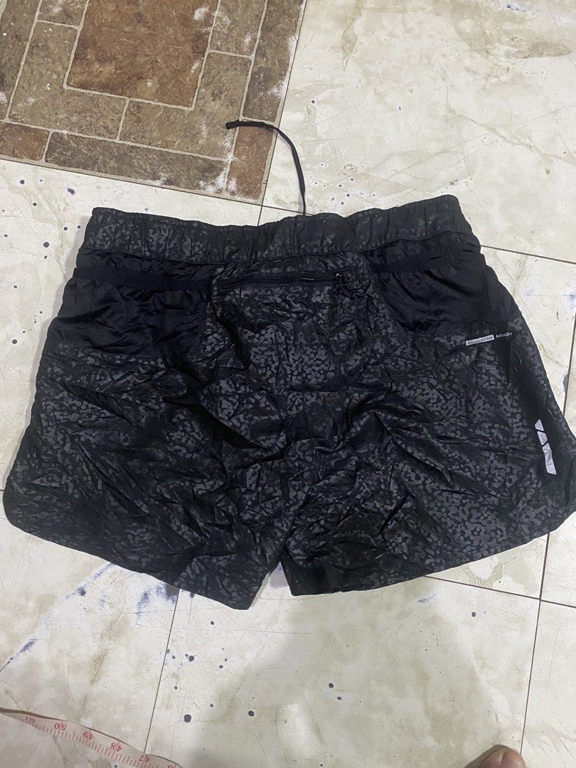 SALOMON Trail Runner W black shorts (Category: Activewear) located in Tagoloan. Submitted by puretiger-389e (Listing ID 1461736861, Image 2). Description: SALOMON Trail Runner W black shorts Excellent condition Size Small 28-31 waistline 11.5 length No issue.