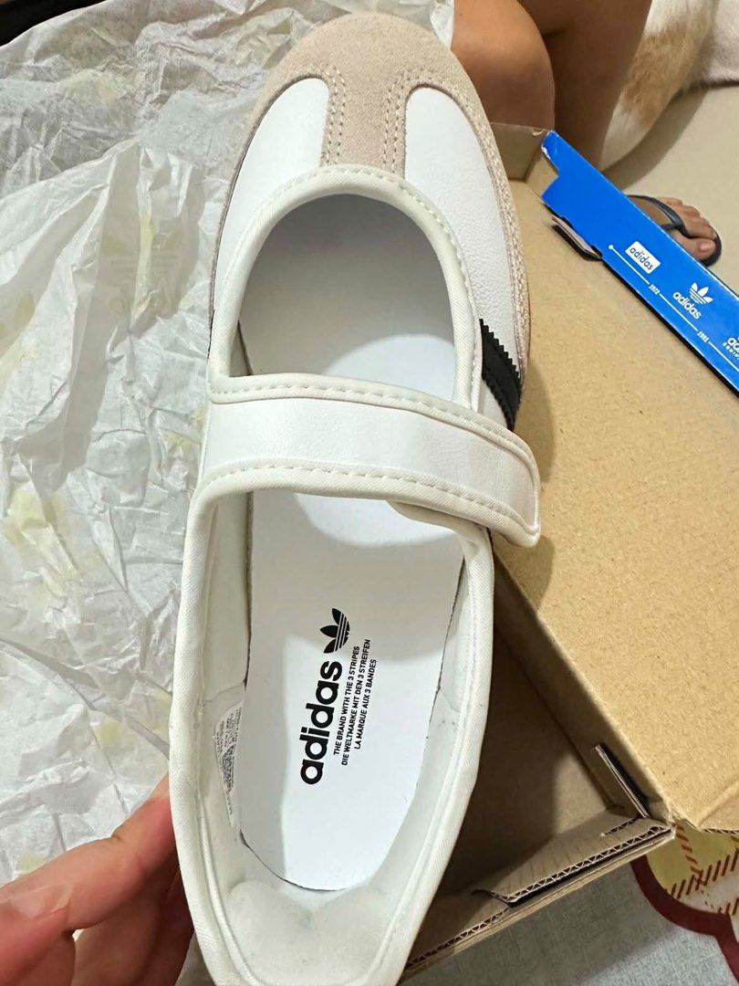 Samba Shoes (Category: Sneakers) located in Manila. Submitted by 3verthing4sale.ph (Listing ID 1461723987, Image 2). Description: For sale Orignal Samba Jane Adidas Bought in U.S Size: Us 6/ 37 23.5 cm Rfs: Wrong size Original price- 5,500 Selling price- 4,500 Pm me.