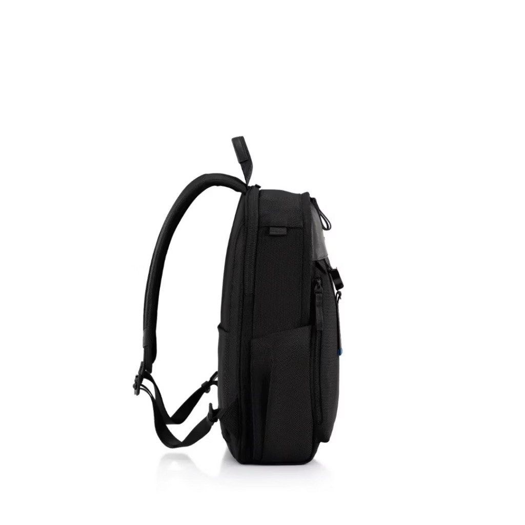 Samsonite Underscore Backpack 15" (Category: Backpacks) located in Singapore. Submitted by desire2shop (Listing ID 1461731882, Image 4). Description: - Classic black backpack - Padded compartment for laptops - Side pockets for water bottles/umbrellas - Adjustable, padded shoulder straps for comfort - Additional front zip pocket - Ideal for work or school - Clean, minimalist design .