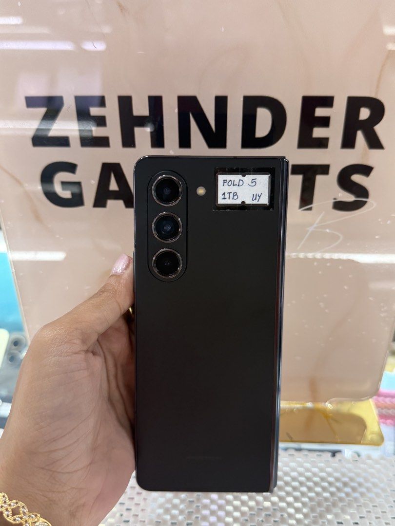 SAMSUNG FOLD 5 1TB OPENLINE (NTC APPROVED) (Category: Samsung) located in San Juan City. Submitted by desireebayal96 (Listing ID 1461598957, Image 1). Description: FOLD 5 * 12|1TB * DUAL SIM (BOTH PHYSICAL SIM OPENLINE) * NTC APPROVED * 98% SMOOTH * NO ISSUE * NO HISTORY OF REPAIR * NO AMOLED BURN * NO DEAD PIXEL * WITH CORD TYPE C OPEN FOR COD SAME DAY DELIVERY PLUS SHIPPING FEE MESSAGE ME DIRECTLY FOR MORE INFO Store located📍2nd floor Vmall Gr