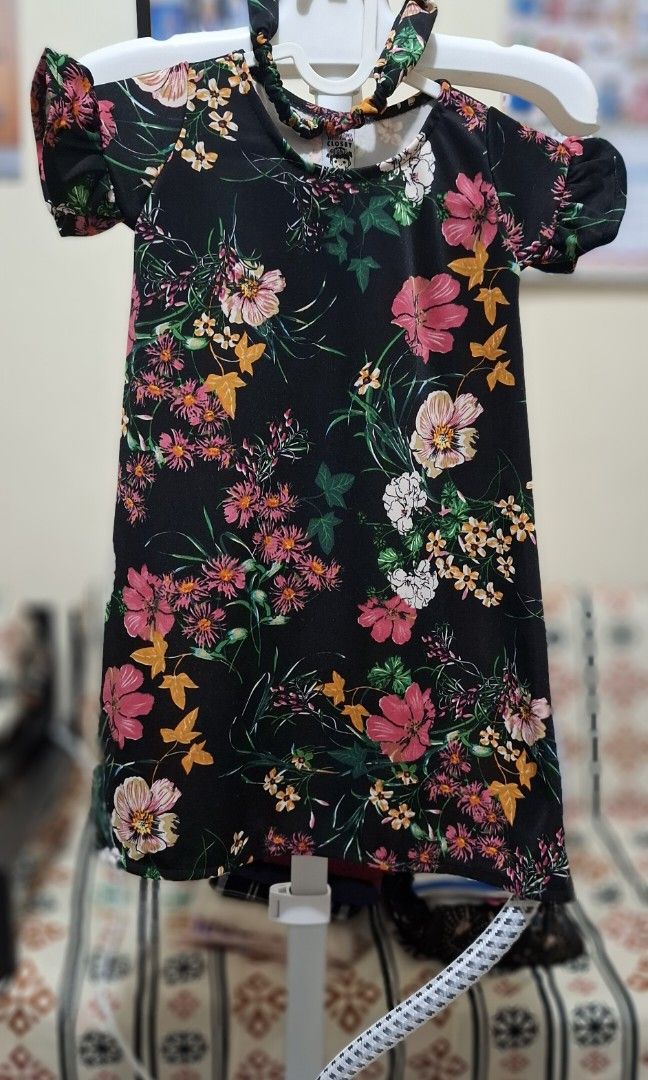 Sassy floral black (Category: Babies & Kids Fashion) located in Quezon City. Submitted by thetetajabakes (Listing ID 1461615799, Image 2). Description: - preloved ( twice lang nasuot, with headband) - outgrown clothes - RFS : Decluttering.