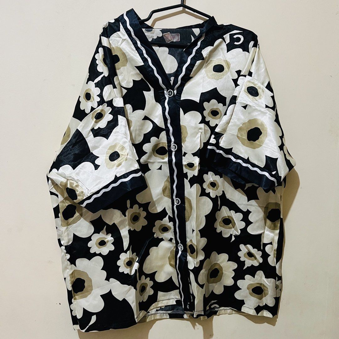 Satin Kimono Robe - Various Prints Available (Category: Undergarments & Loungewear) located in Marikina City. Submitted by kzells13 (Listing ID 1461579846, Image 2). Description: 150 all 1/3 used (white).