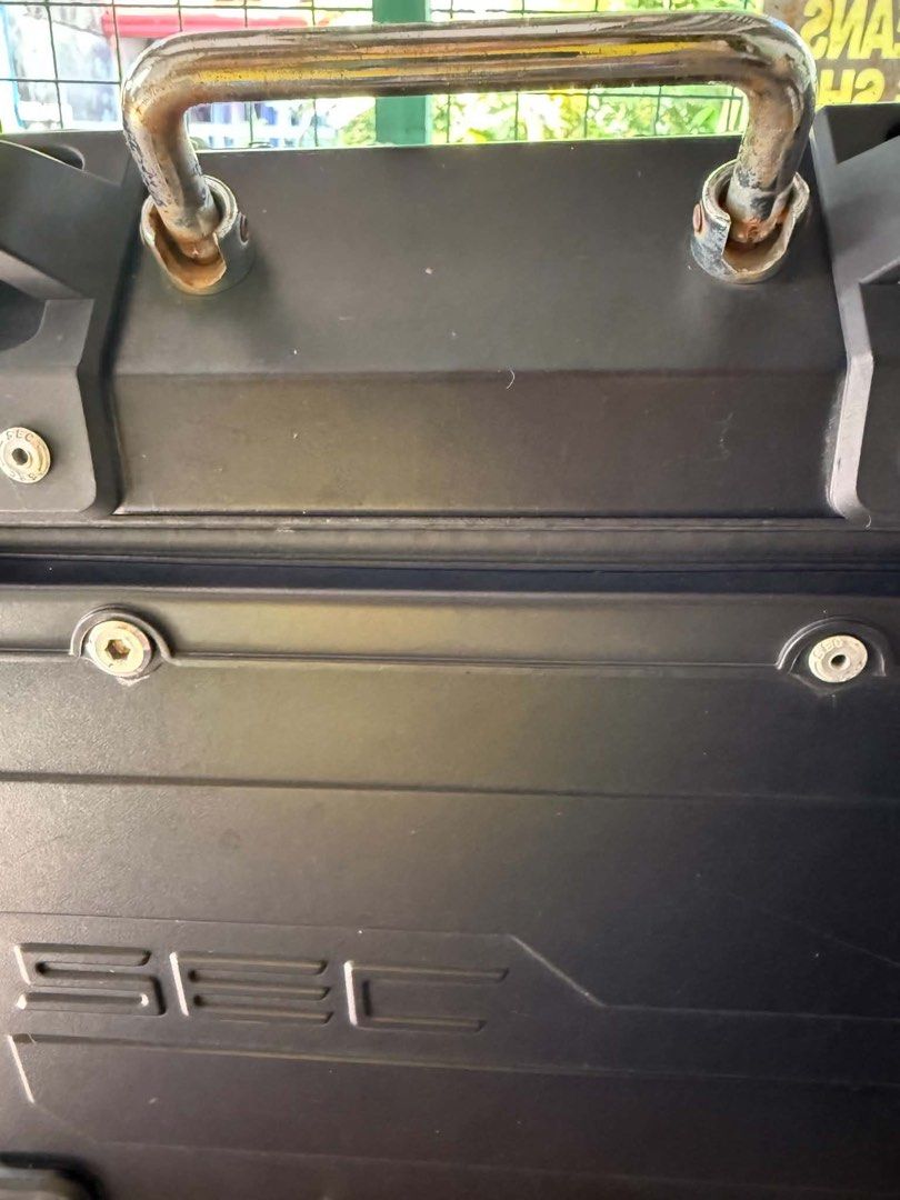 SEC Alloy 45L Topbox & Rack M Bracket (Category: Other Motorcycles Parts and Accessories) located in Imus. Submitted by theninetiesboxph (Listing ID 1461567364, Image 3). Description: ‼️For Sale ‼️ ✅ SEC Alloy Topbox 45L ✅ Rack M Bracket ✅Preloved, a few minor flaws ✅ Php 3,500 set (3K if today kukunin!) 📍Imus, Cavite.