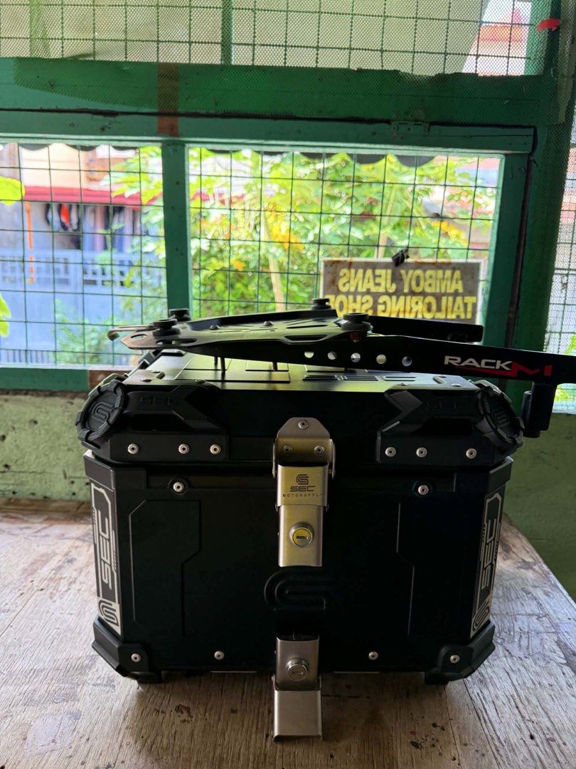 SEC Alloy 45L Topbox & Rack M Bracket (Category: Other Motorcycles Parts and Accessories) located in Imus. Submitted by theninetiesboxph (Listing ID 1461567364, Image 1). Description: ‼️For Sale ‼️ ✅ SEC Alloy Topbox 45L ✅ Rack M Bracket ✅Preloved, a few minor flaws ✅ Php 3,500 set (3K if today kukunin!) 📍Imus, Cavite.