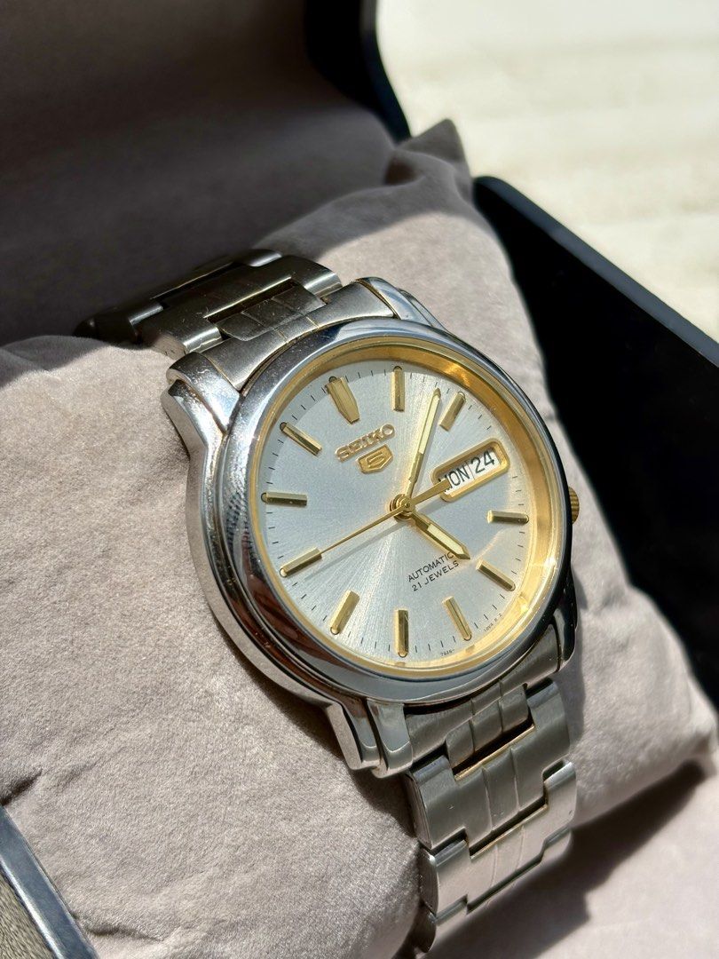 Seiko 5 Classic (SNKK) Silver Sunburst Dial (Category: Men's Watches) located in Dumaguete. Submitted by aszkicker02 (Listing ID 1461583789, Image 3). Description: FOR SALE TIMELESS PIECE❗️ Seiko 5 Classic (SNKK) Silver Sunburst Dial 7s26 caliber Automatic Watch 37mm case size Preloved original 🏷️3.8k only❗️ #LuMaraCollections #watches #WatchNow #WatchThis #WatchParty.