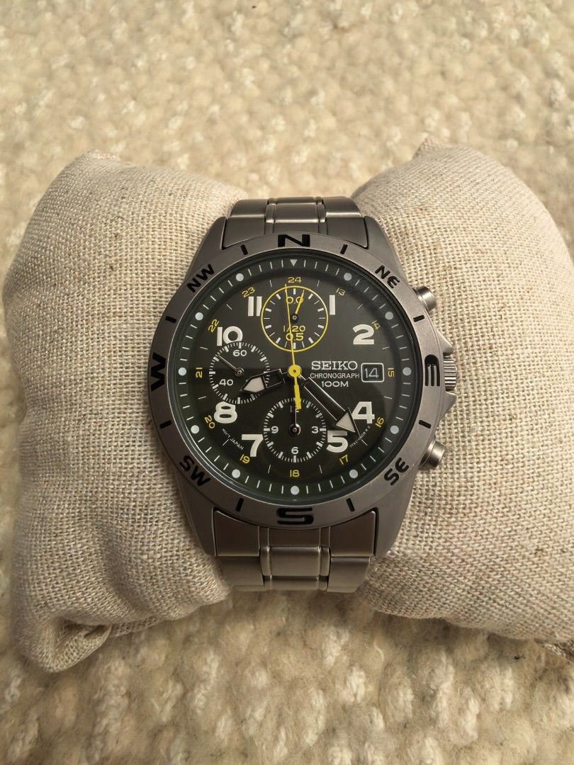 Seiko Chronograph 100m Watch (Category: Luxury Watches) located in Mandaluyong City. Submitted by ralphcarlolimboc13 (Listing ID 1461565685, Image 1). Description: -For sale my pteloved Seiko Chronograph Watch - 100m Water Resistance - Includes Original Box, Manual, and Extra Links. - Fully Functional Chronograph - Date Display Included RFS: Decluttering Pedeng pede saaselan.