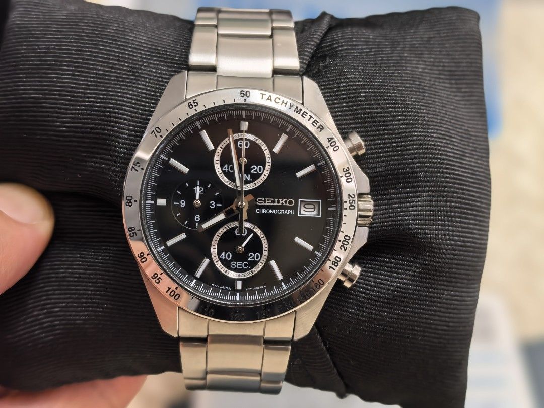 Seiko Chronograph Tachymeter Stainless Steel Watch (Category: Men's Watches) located in Mandaluyong City. Submitted by ralphcarlolimboc13 (Listing ID 1461563349, Image 1). Description: Selling my preloved SEIKO SBTR005 Quartz - Stainless steel case and band - Black dial with silver hands and markers - Tachymeter bezel - Includes original box, manual, and warranty card Rfs: Decluttering, mnahihirapanag rptate ng watch Pedeng pede sa maselan, this 