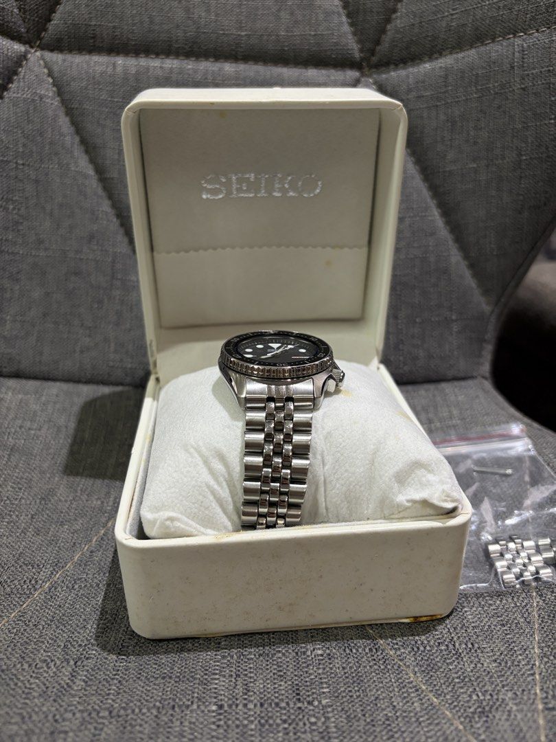 Seiko SKX013K2 (Category: Men's Watches) located in Pasig City. Submitted by chamoisee (Listing ID 1461737917, Image 2). Description: Seiko SKX013K2 See pics for condition (excellent condition) DM FOR FASTER TRANSACTION 📩.