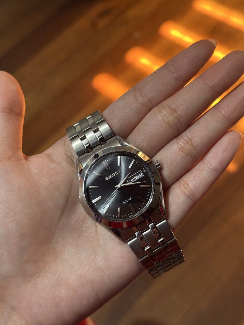 Seiko Solar Day-Date (Category: Men's Watches) located in Taal. Submitted by omiii24 (Listing ID 1461623578, Image 2). Description: - Seiko Solar Watch - Sleek black dial - Convenient day and date function - Durable stainless steel bracelet - Includes original box - Feel free to ask any questions!.