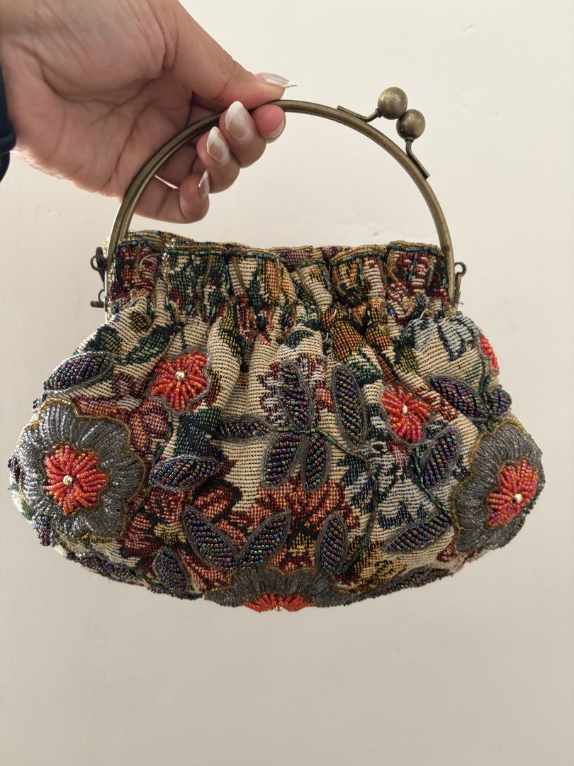 Sequin party bag (Category: Belt bags, Clutches and Pouches) located in Cebu City. Submitted by irajacoco (Listing ID 1461629131, Image 1). Description: Super cute clutch bag Perfect for parties, dinners or nights out. Comes with removable chain strap .