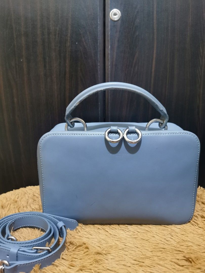 Sequoia Handbag (Category: Shoulder Bags) located in Aringay. Submitted by ycels_purselove (Listing ID 1461678353, Image 1). Description: Sequoia Handbag w/ sling Flaws: usual signs of use like light scratches/rubs.
