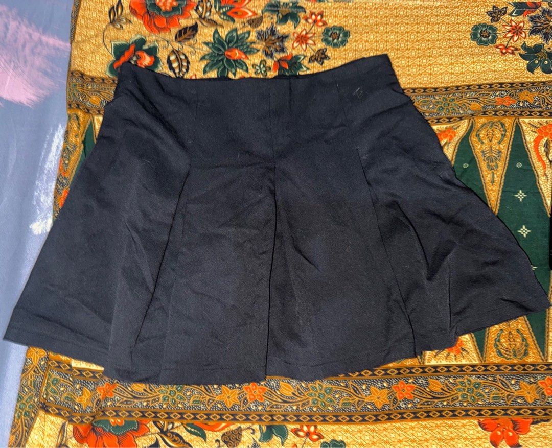 SHEIN BLACK MINI SKIRT FLITTED (Category: Skirts) located in Makati City. Submitted by inxdnl (Listing ID 1461664719, Image 1). Description: IN GOOD CONDITION Used it once on a concert fit Can send when worn or measurements Can fit up to L body type FINAL PRICE NA PO .