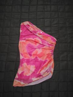 (Category: ) located in . Submitted by janes__closet (Listing ID 1461681529, Image 1). Description: .
