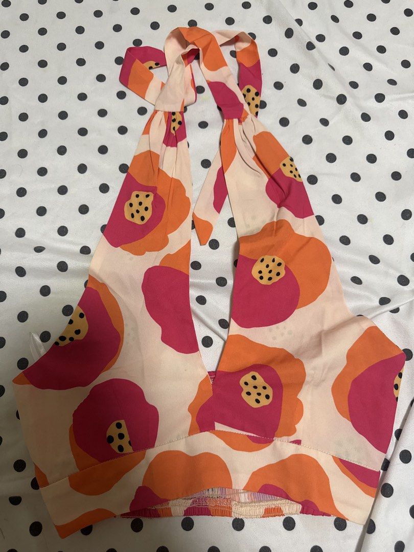 Shein printed floral halter top (Category: Sleeveless) located in Quezon City. Submitted by buhbyestuff (Listing ID 1461795969, Image 1). Description: Used once only for pic.