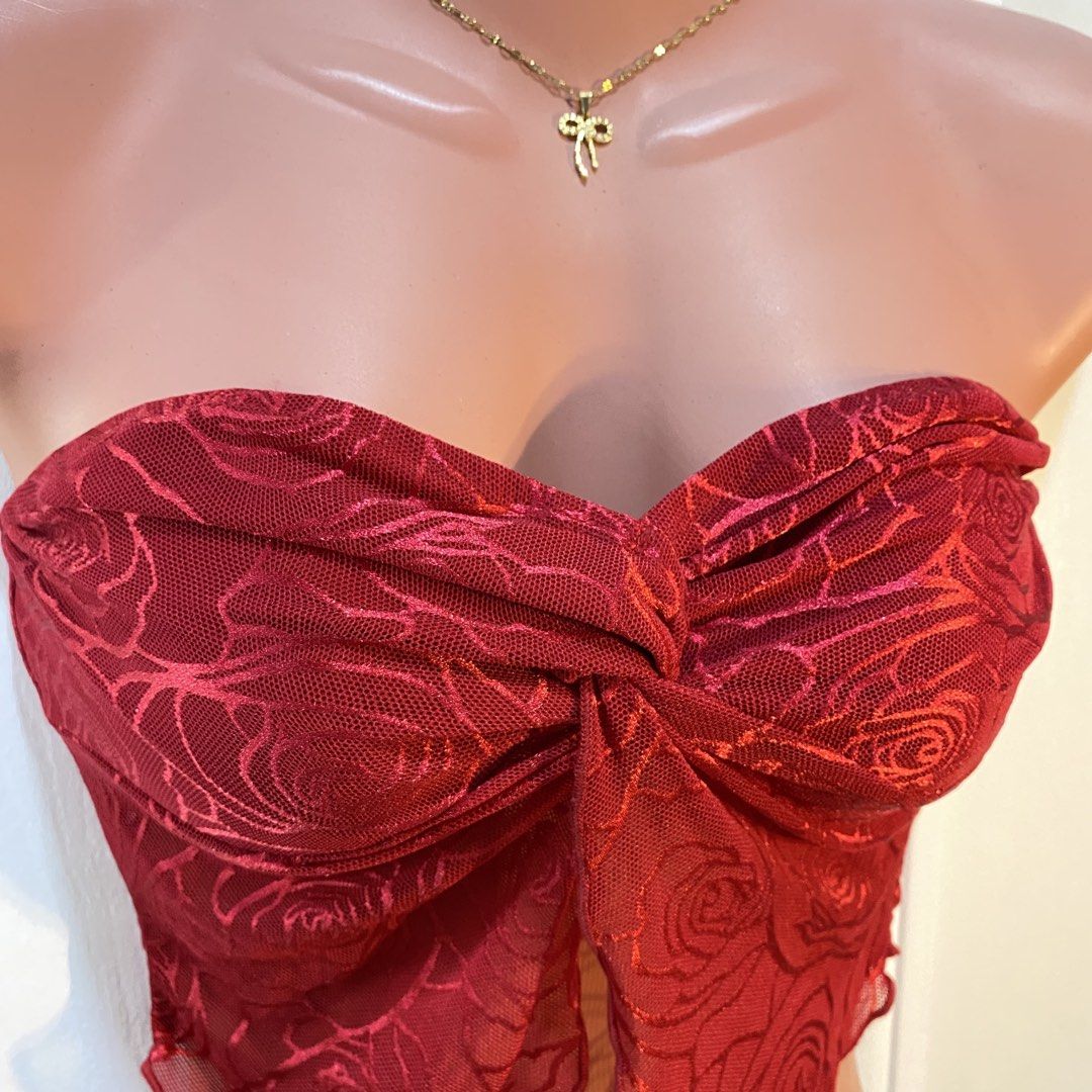 Shein Red Lace Bandeau Top (Category: Sleeveless) located in Manila. Submitted by kaj2001 (Listing ID 1461759071, Image 2). Description: .