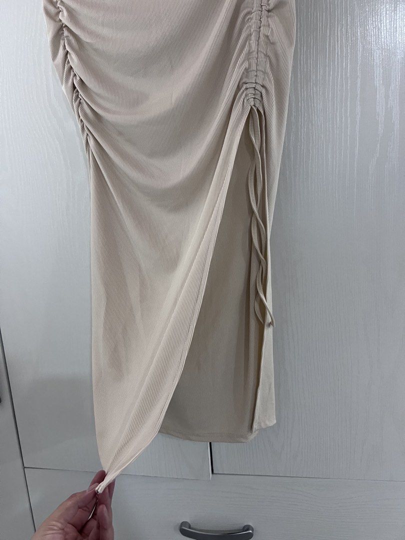 SHEIN Ribbed Ruched Side Split Midi Skirt Beige (Category: Skirts) located in Cebu City. Submitted by preloved.mae (Listing ID 1461580782, Image 2). Description: - Beige ribbed midi skirt from SHEIN - Ruched detailing on the sides with a drawstring - Side split for easy movement .