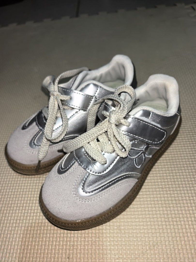 Shein White and Silver Sneakers EU 30 (Category: Babies & Kids Fashion) located in Cabanatuan. Submitted by saffy17 (Listing ID 1461589405, Image 2). Description: - Brand: Shein - Color: White & Silver - Size: EU 30 (Please check photos for exact measurements) - Condition: Like New (Only tried on) - Price: PHP 300 - Ideal for: Little girls seeking comfy and stylish footwear.