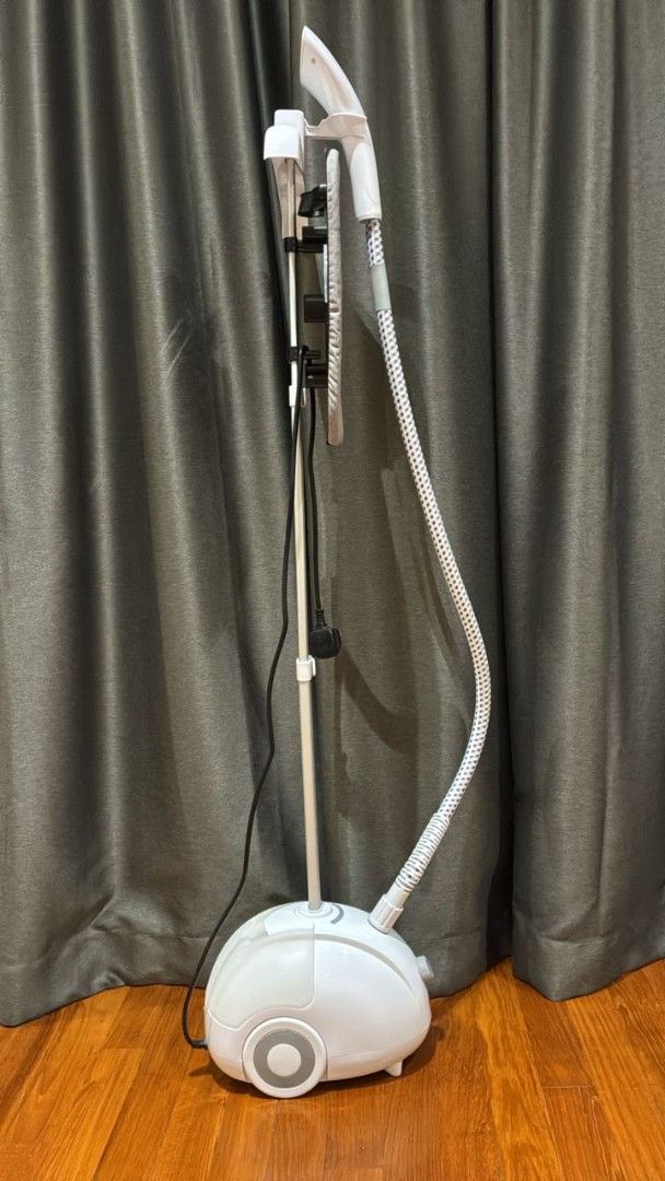 Simplus Steamer (Category: Irons & Steamers) located in Singapore. Submitted by fastdmover (Listing ID 1461690341, Image 2). Description: Simplus steamer. Used but still in good condition. Meet up at 439595 only..