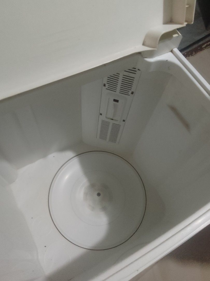 Single tub washing machine (Category: Washing Machines and Dryers) located in Mandaluyong City. Submitted by mysticwolf_54963c (Listing ID 1461589292, Image 2). Description: 1300 only around mandaluyong only addition hills location.