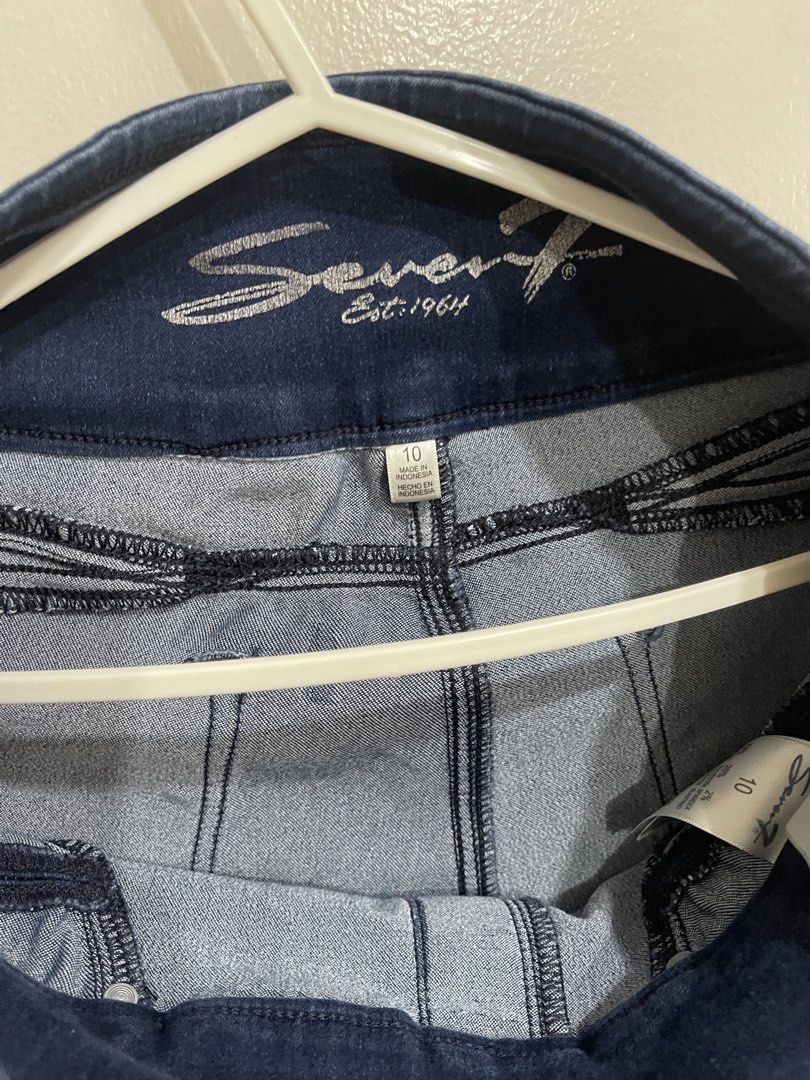 Size 10 Blue Denim jegging Pants (Category: Jeans) located in Quezon City. Submitted by ashleyortizzz (Listing ID 1461606426, Image 2). Description: Unused from the US THICK MATERIAL sayang does not fit me. Size 10 on tag so large to xl .