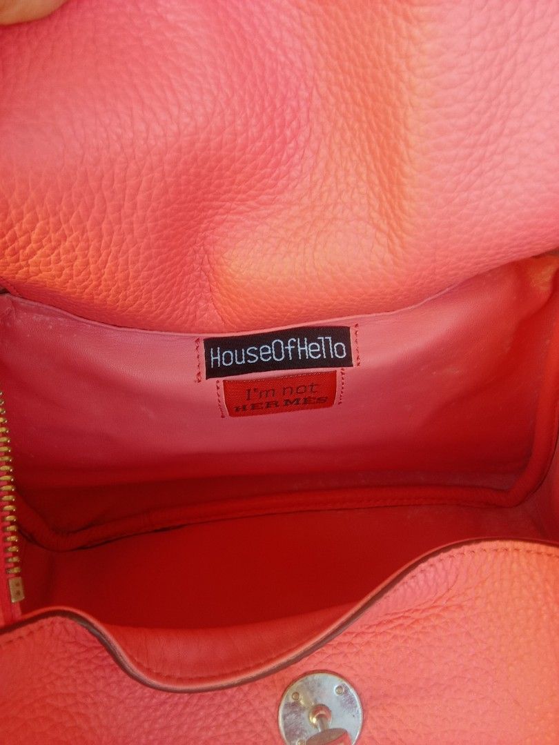 Sling Bag (Category: Shoulder Bags) located in Bacoor. Submitted by aileen678s75866 (Listing ID 1461796525, Image 3). Description: .