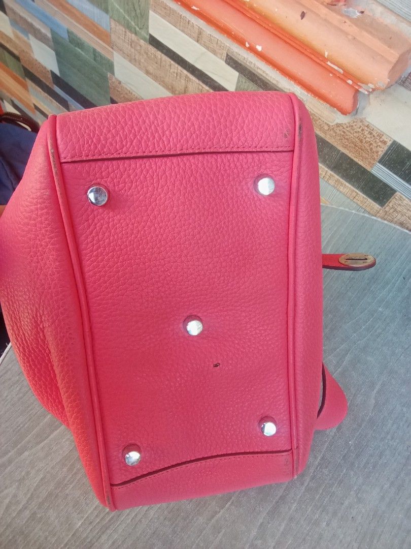 Sling Bag (Category: Shoulder Bags) located in Bacoor. Submitted by aileen678s75866 (Listing ID 1461796525, Image 2). Description: .