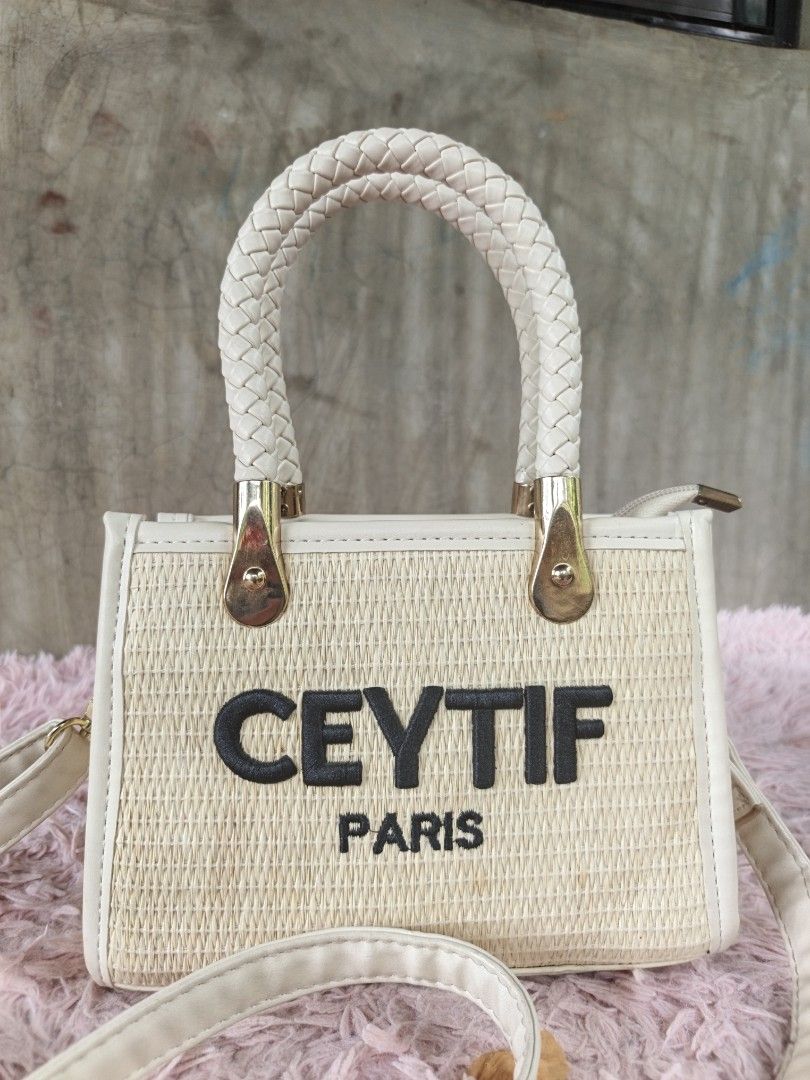 Small hand/sling bag (Category: Cross-body Bags) located in Manila. Submitted by ukay-ukaybylyn (Listing ID 1461568923, Image 1). Description: good condition💯 kasya phone and adjustable strap.
