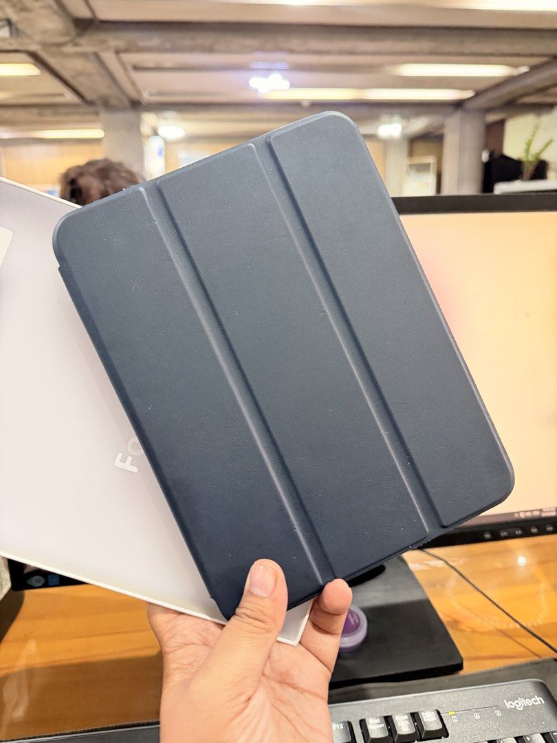 Smart Folio Shockproof Case for Ipad Mini 6/7 in Dark Blue (Category: Cases & Sleeves) located in Bacolod City. Submitted by charmvault (Listing ID 1461579830, Image 3). Description: 📌Smart Folio Shockproof Case for Ipad Mini 6/7 in Dark Blue •Bought at Ayala Digimap P1990 •Like New •With pen slot •Pass sa barat!!! 🏷️₱750 last price + Sf Bacolod City.