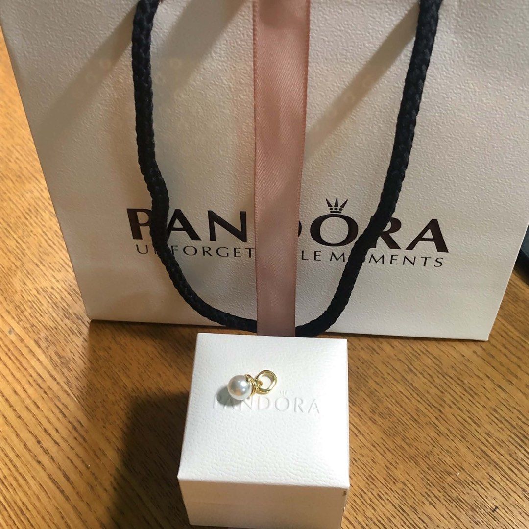 Snake Pearlescent Mini Dangle Charm (Category: Charms) located in Manila. Submitted by Pandorahope_30 (Listing ID 1461701489, Image 2). Description: .