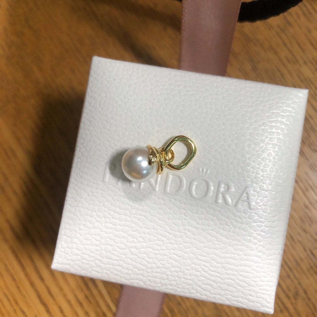 Snake Pearlescent Mini Dangle Charm (Category: Charms) located in Manila. Submitted by Pandorahope_30 (Listing ID 1461701489, Image 3). Description: .