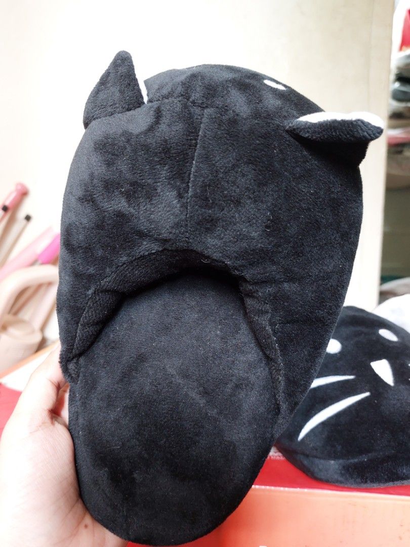 Soft house slipper black cat (Category: Flats & Sandals) located in Antipolo. Submitted by ms.marieyahs (Listing ID 1461604453, Image 3). Description: size: 6 (if slim ang paa) best siguro 5 to 6 color: black rfs: di na magamit - can send more photos if needed. - lalamove shouldered by buyer.. - you may check my profile just in case may iba pang magustuhan. tnx!.