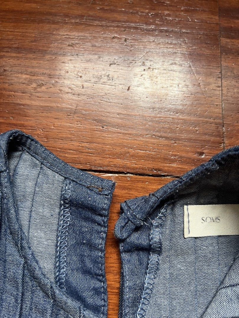 SOMS Blue Pleated Baby Top (Category: Sleeveless) located in Cebu City. Submitted by tita_chatts (Listing ID 1461566220, Image 3). Description: purchased in vietnam, rfs i just dont reach for it.