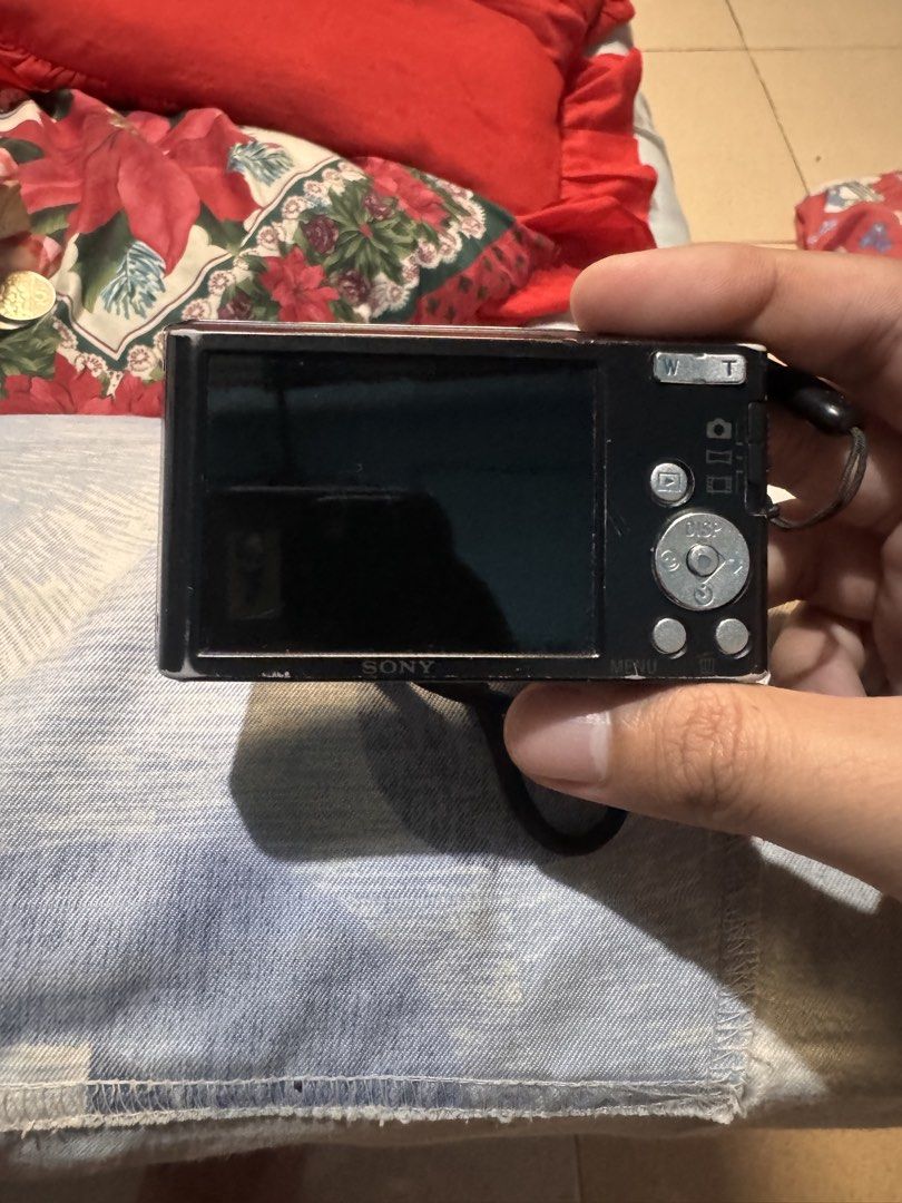 Sony DSC-W830 (Category: Cameras) located in Cavite. Submitted by natsuuuke (Listing ID 1461707679, Image 3). Description: No issues. 2 batteries wrist strap sd card.