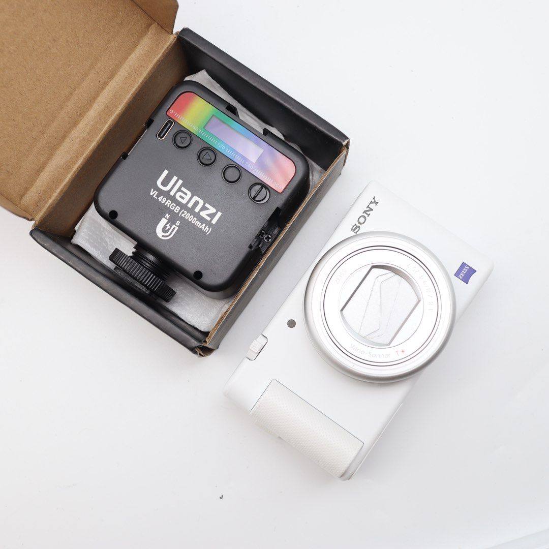 Sony ZV1 Camera with Ulanzi led light (Category: Cameras) located in Manila. Submitted by jaimeeloutan (Listing ID 1461732100, Image 1). Description: SONY ZV-1 Mirrorless flipscreen with Ulanzi led light latest 4k uhd best seller 25,490 only 📷 Mint condition naalis lang sticker sa likod alisin nyo nalang. check the last picture -Sony ZV-1 Digital camera for content creators, Vlogging and YouTube with Flip Screen, Built-in Microphone, 4K HDR vide