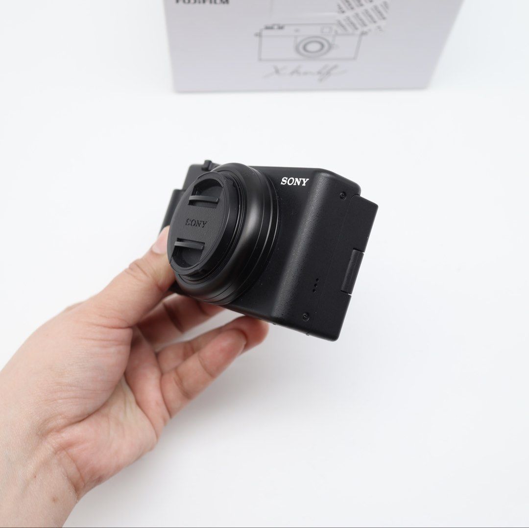 Sony ZV1F Content creator camera (Category: Cameras) located in Manila. Submitted by jaimeeloutan (Listing ID 1461714165, Image 2). Description: for sale Sony ZV-1F Digital Camera for Content Creators 21,900 only best seller 📷 21,900 only fixed price posted already Almost new pwede sa maselan Check the sample shot using ZV1F -Sony ZV-1F Digital camera for content creators, Vlogging and YouTube with Flip Screen, Built-in Microphone, 4K HDR video,