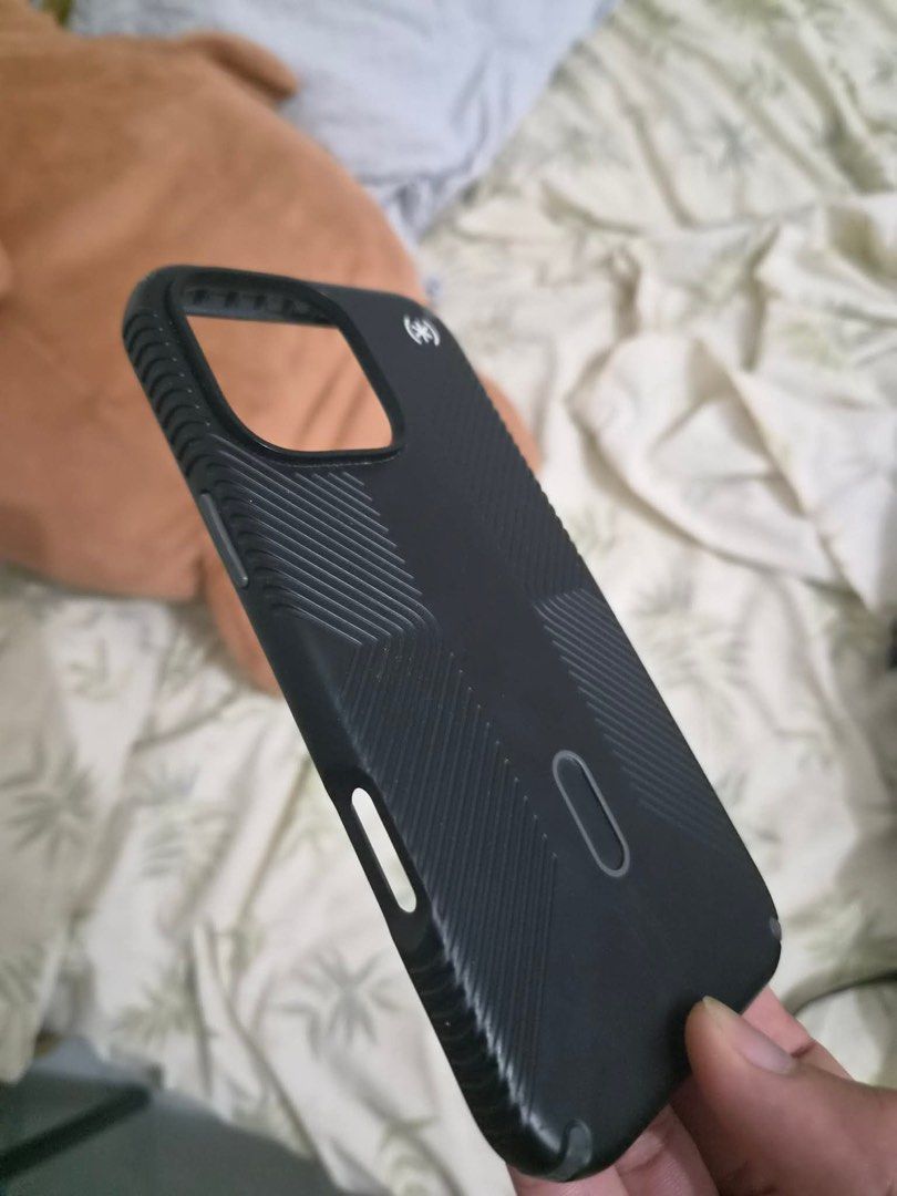 Speck Iphone 16 pro max (Category: Cases & Sleeves) located in Butuan. Submitted by vintagefinds.2021 (Listing ID 1461573166, Image 3). Description: decluttering no flaws.