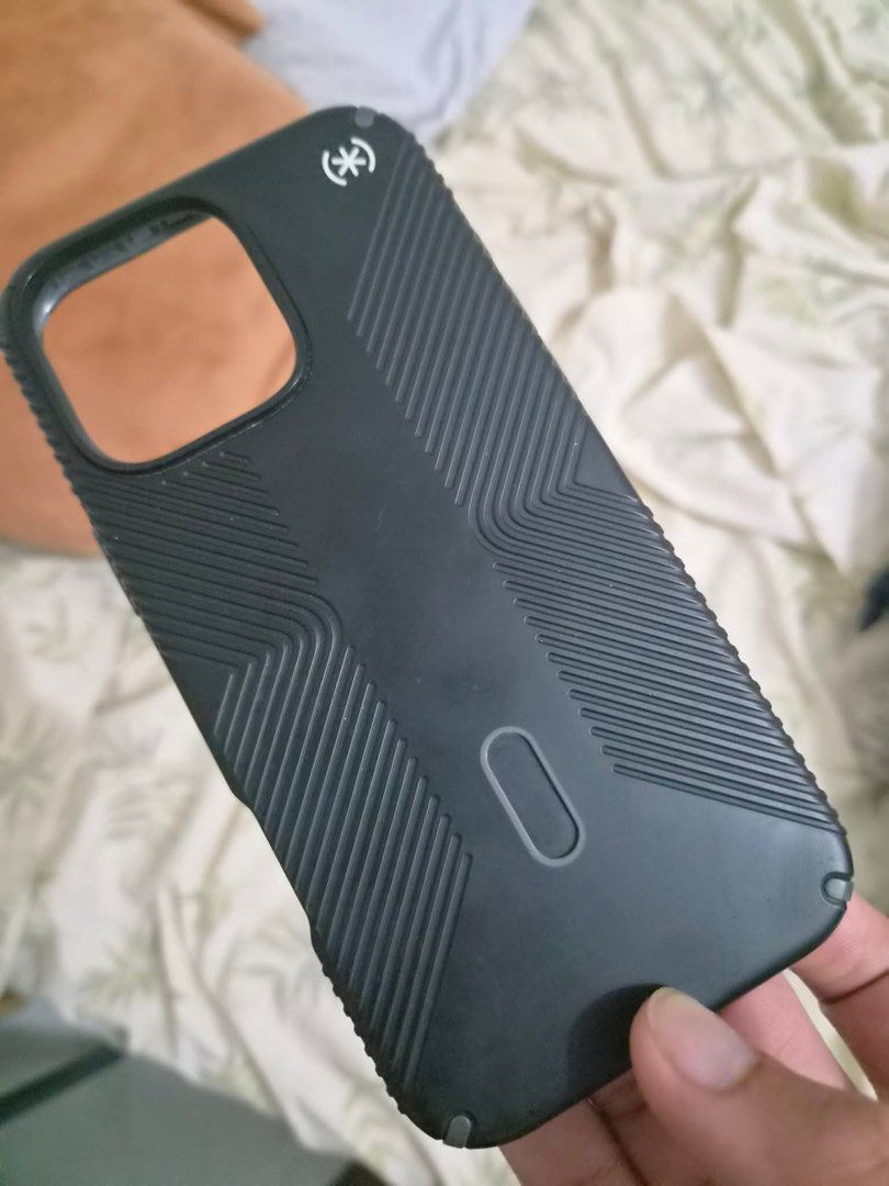Speck Iphone 16 pro max (Category: Cases & Sleeves) located in Butuan. Submitted by vintagefinds.2021 (Listing ID 1461573166, Image 2). Description: decluttering no flaws.