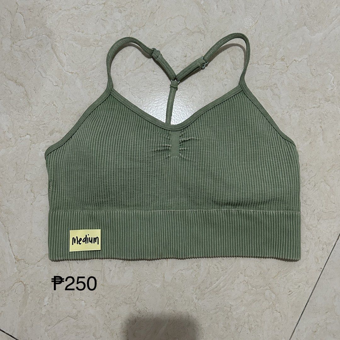 Sports Bra Medium (Category: Activewear) located in Calamba. Submitted by thingsilovedd (Listing ID 1461690593, Image 2). Description: .