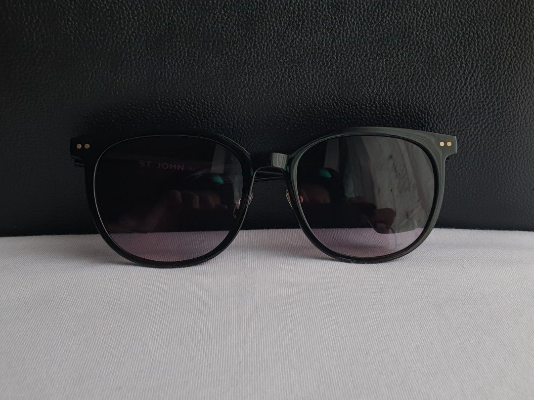 St. John Blue Label Irvine Sunglasses (Category: Sunglasses & Eyewear) located in Quezon City. Submitted by WasalakTwo (Listing ID 1461776735, Image 1). Description: Bought in Korea Good as new Clean and presentable Open for delivery nationwide.