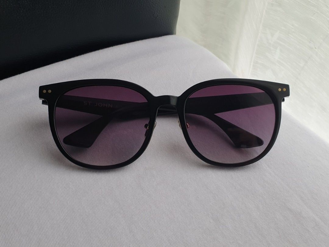 St. John Blue Label Irvine Sunglasses (Category: Sunglasses & Eyewear) located in Quezon City. Submitted by WasalakTwo (Listing ID 1461776735, Image 3). Description: Bought in Korea Good as new Clean and presentable Open for delivery nationwide.