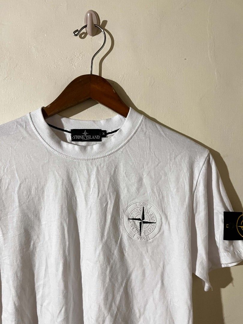 Stone Island (Category: Tshirts & Polo Shirts ) located in Talisay. Submitted by andreb18 (Listing ID 1461722983, Image 2). Description: Stone Island Shirt Like new condition Size M on tag Dimes: W19 L27 No washtag 380 only DM if interested📩.